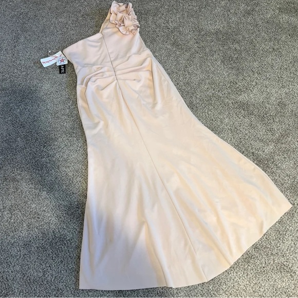 One should formal dress - Picture 6 of 6